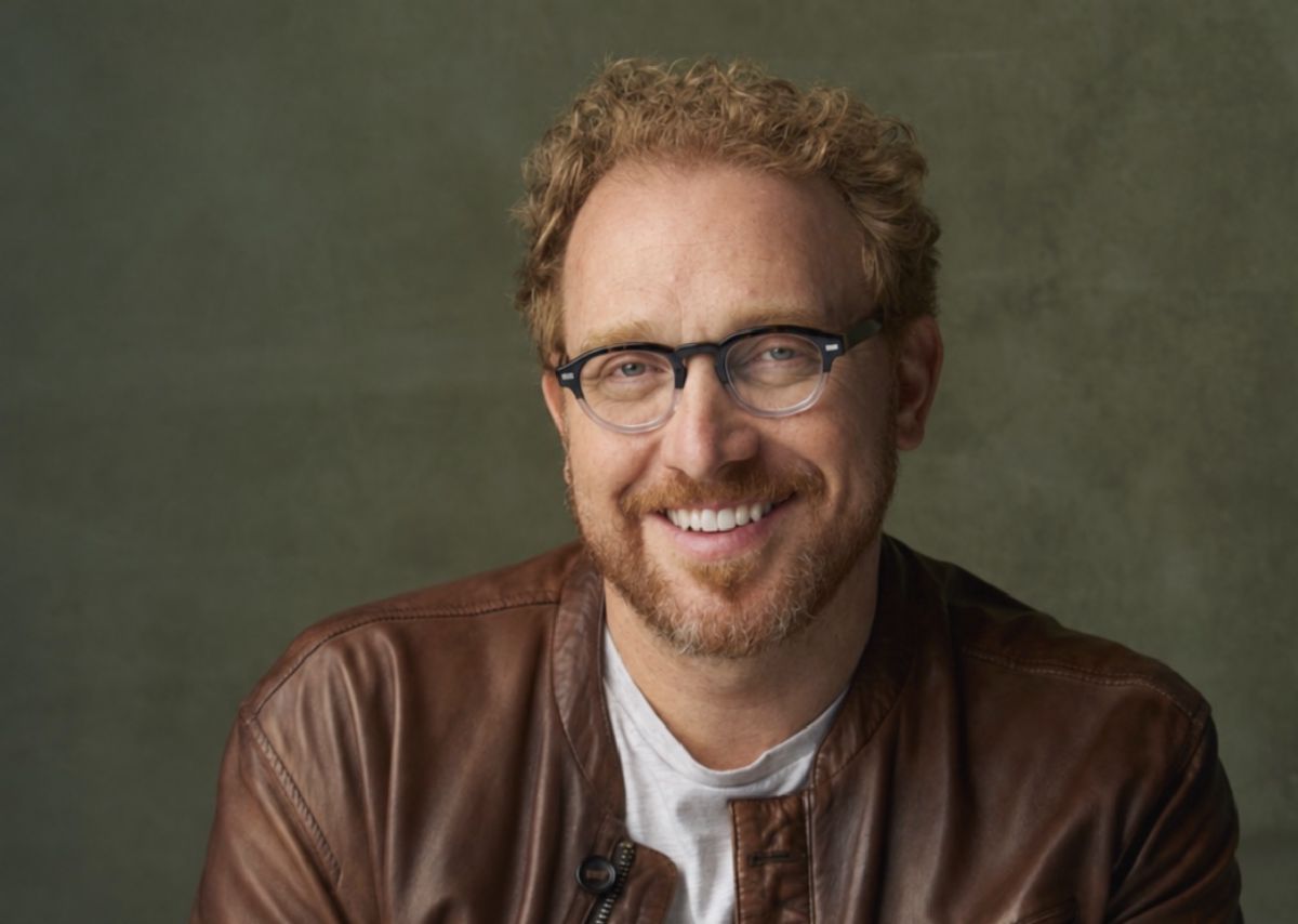 Rafe Judkins Teken Kontrak Eksklusif dengan Paramount Television Studios